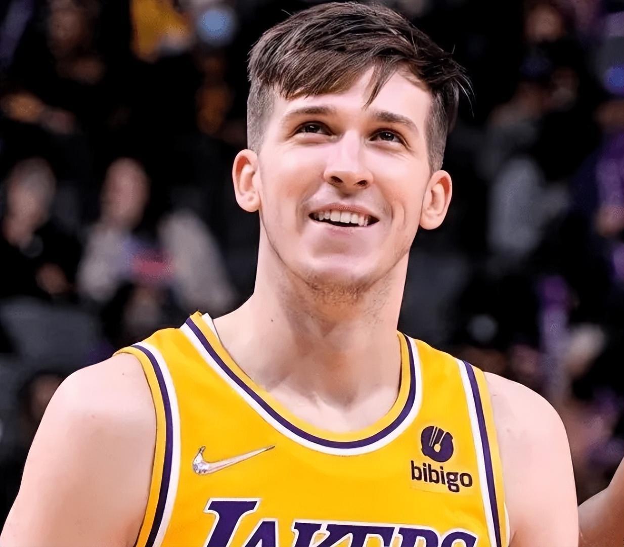 新葡京官网-绝杀掘金！雷迪克爆赞2功臣，詹姆斯展望六连客，东契奇归结团队